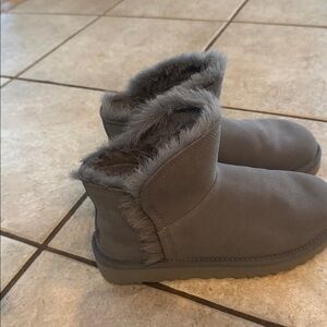 Ugg short Gray  Boots